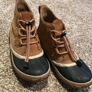 Kids size 5 Sorel boots, equivalent to men’s 5 women’s 7